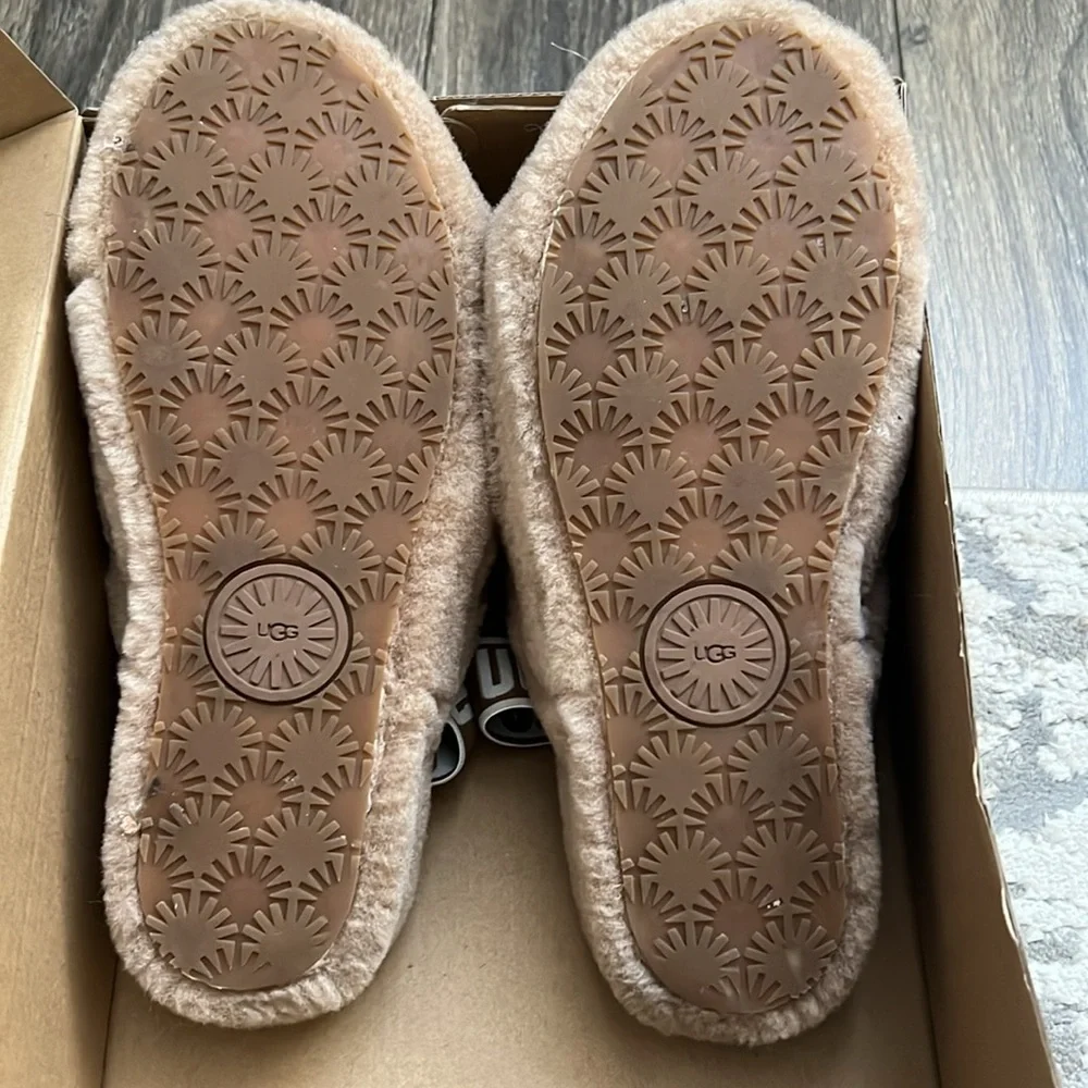 UGG fluff yeah slippers like new! - Picture 3 of 4